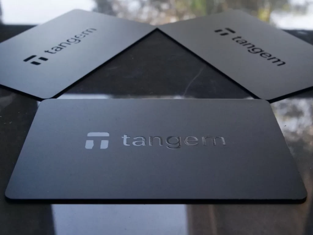 Tangem-Cards-Triangle-On-Black-Marble